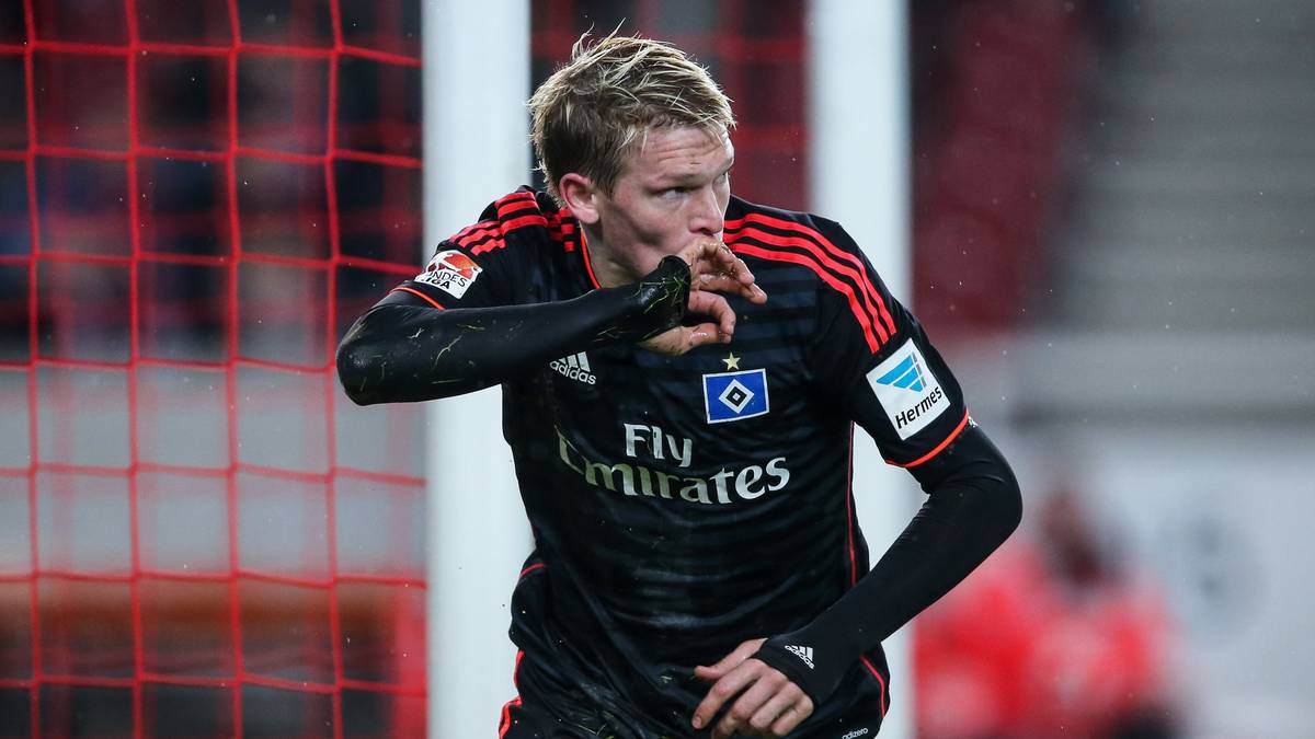 Neun Minuten später bringt Artjoms Rudnevs den HSV zurück