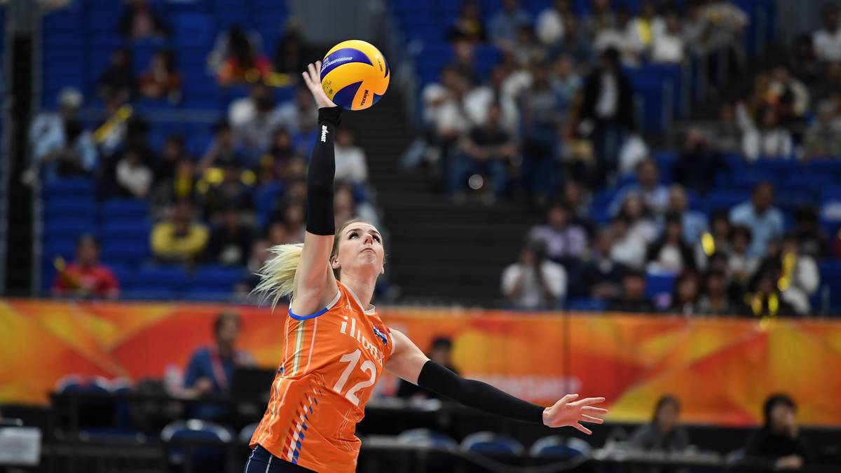 BRITT BONGAERTS (ZUSPIELERIN) - Britt Bongaerts stammt ursprünglich aus den Niederlanden, ist aber schon länger in Deutschland bekannt. In diesem Sommer wechselte sie von den Ladies in Black Aachen zum SSC Palmberg Schwerin - bereits ihre dritte Station in der Bundesliga