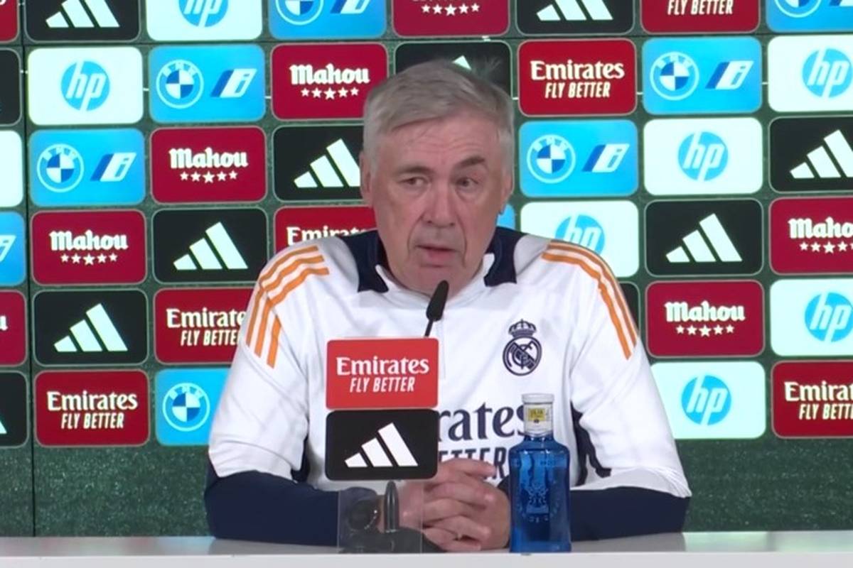 Real Madrids Trainer Carlo Ancelotti hat Vinícius Júnior nach seiner Roten Karte beim FC Valencia verteidigt und lobt seinen Superstar.