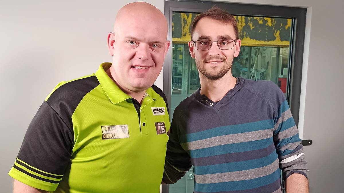 SPORT1-Redakteur Stefan Junold traf Michael van Gerwen beim German Darts Grand Prix in München zum Interview