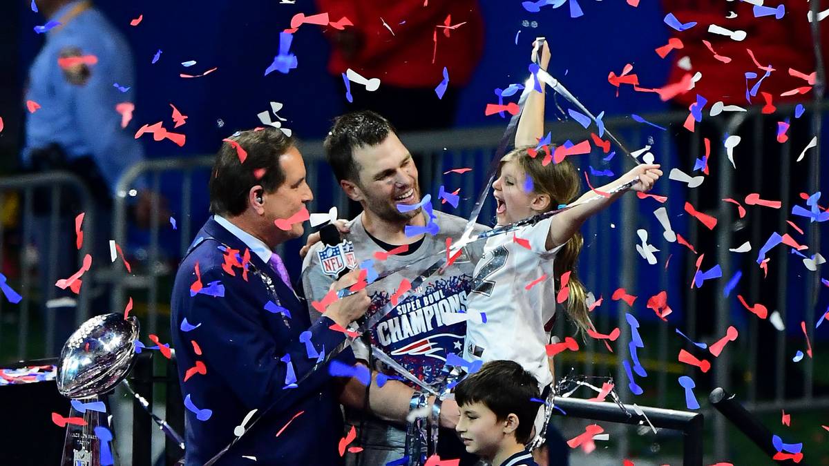 Zum Siegerinterview nimmt er Töchterchen Vivian Lake mit