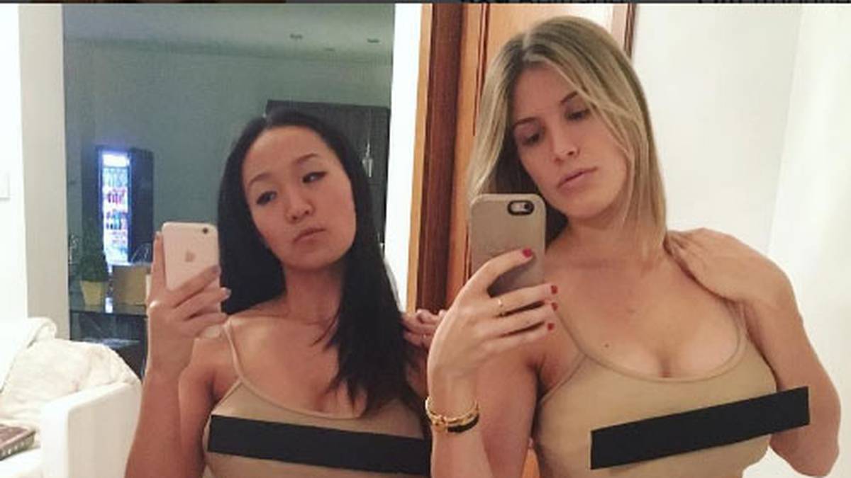 Apropos Halloween: Dieses Foto der Kanadierin mit einer Freundin zum Grusel-Feiertag ging um die Welt. Das verrückte Nackt-Outfit ist eine Parodie auf die Selfies von Trash-TV-Star Kim Kardashian