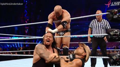Der Undertaker (u.l.) trifft bei WWE Super Show-Down auf Triple H (o.)