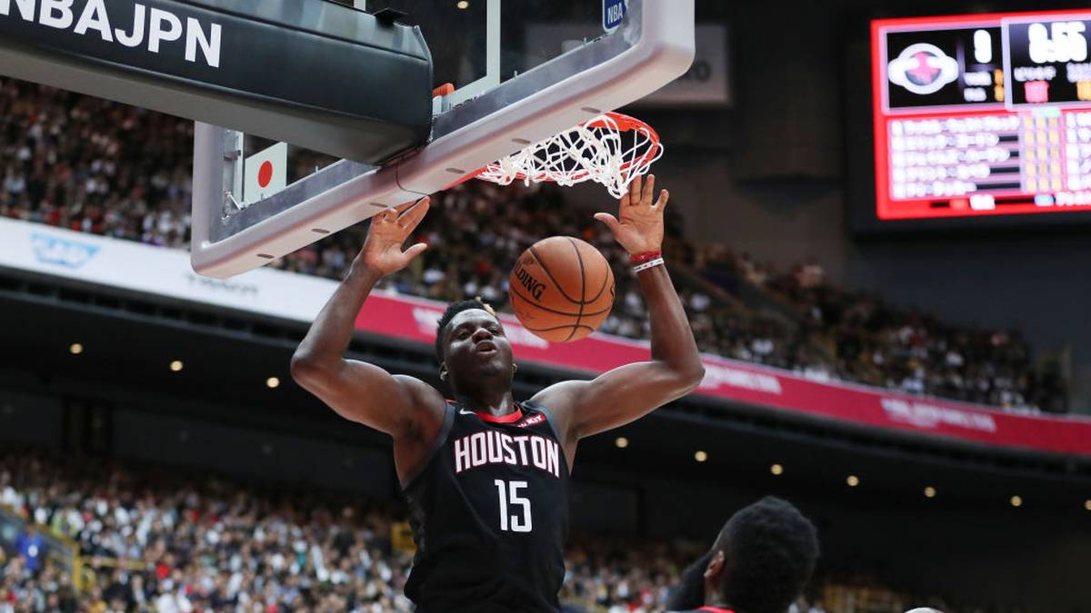 Der Schweizer mit afrikanischen Wurzeln ist damit der wertvollste Spieler, den die Rockets traden würden. Entsprechend hoch sind ihre Forderungen für Capela. Einen starken Forward wollen sie auf jeden Fall für ihn, eventuell auch noch einen Center dazu. Als erster Interessent für Capela gelten demnach die Atlanta Hawks