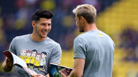Milos Jojic und Oliver Kirch von Borussia Dortmund im Gespräch