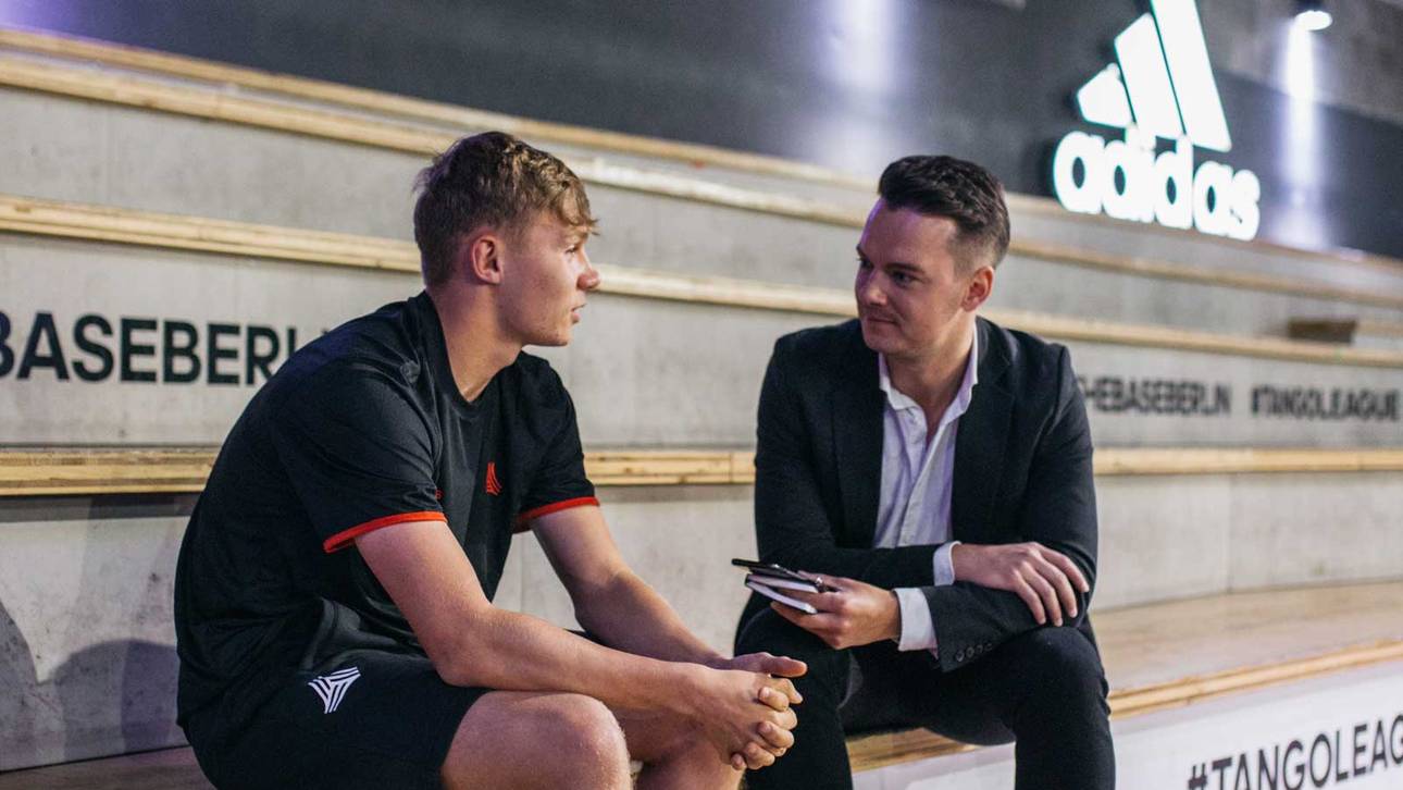 Liverpool-Talent Robert Glatzel im Gespräch mit SPORT1-Chefreporter Florian Plettenberg