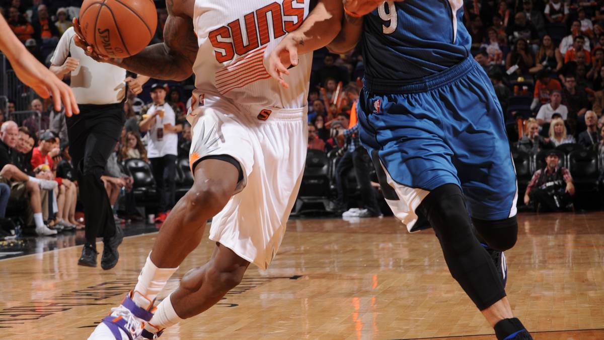 Denn angeführt von Eric Bledsoe (l.) setzen sich die Suns in der engen Partie mit 108:101 durch