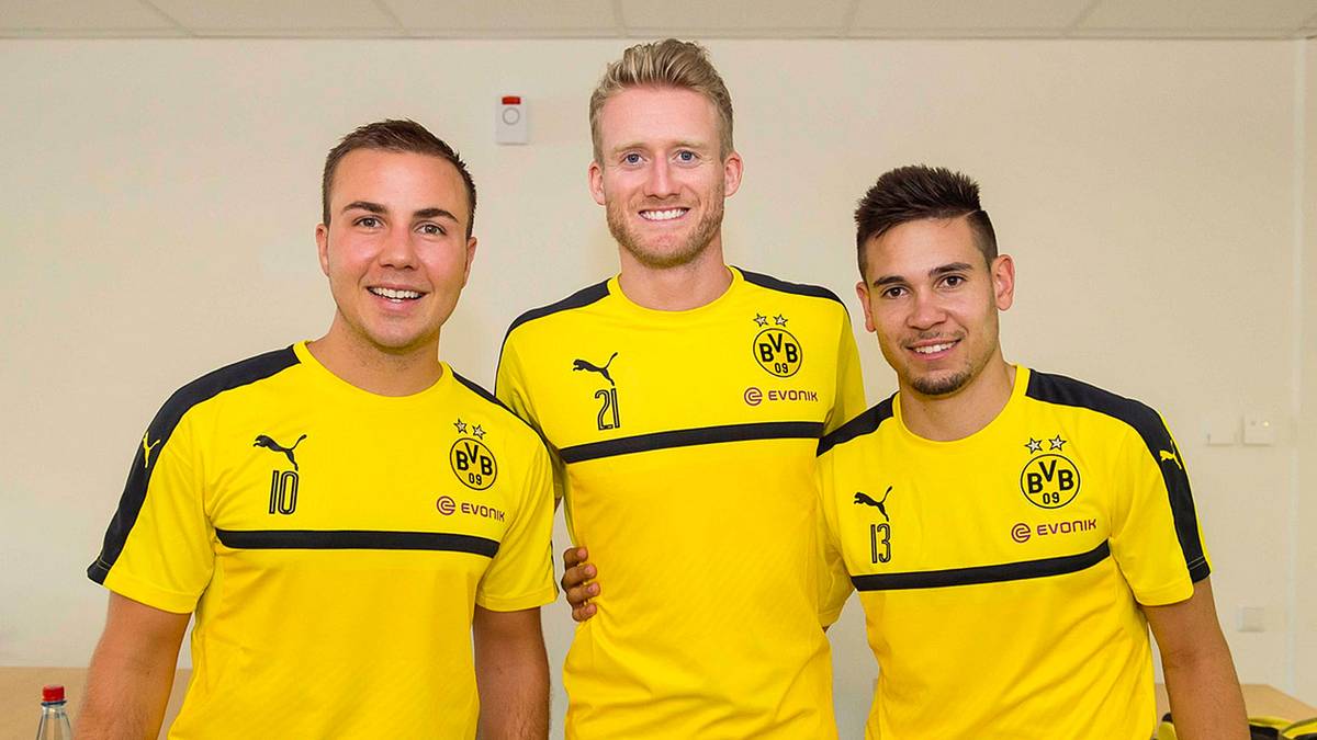 Der portugiesische Europameister Raphael Guerreiro (r.) macht das Trio komplett