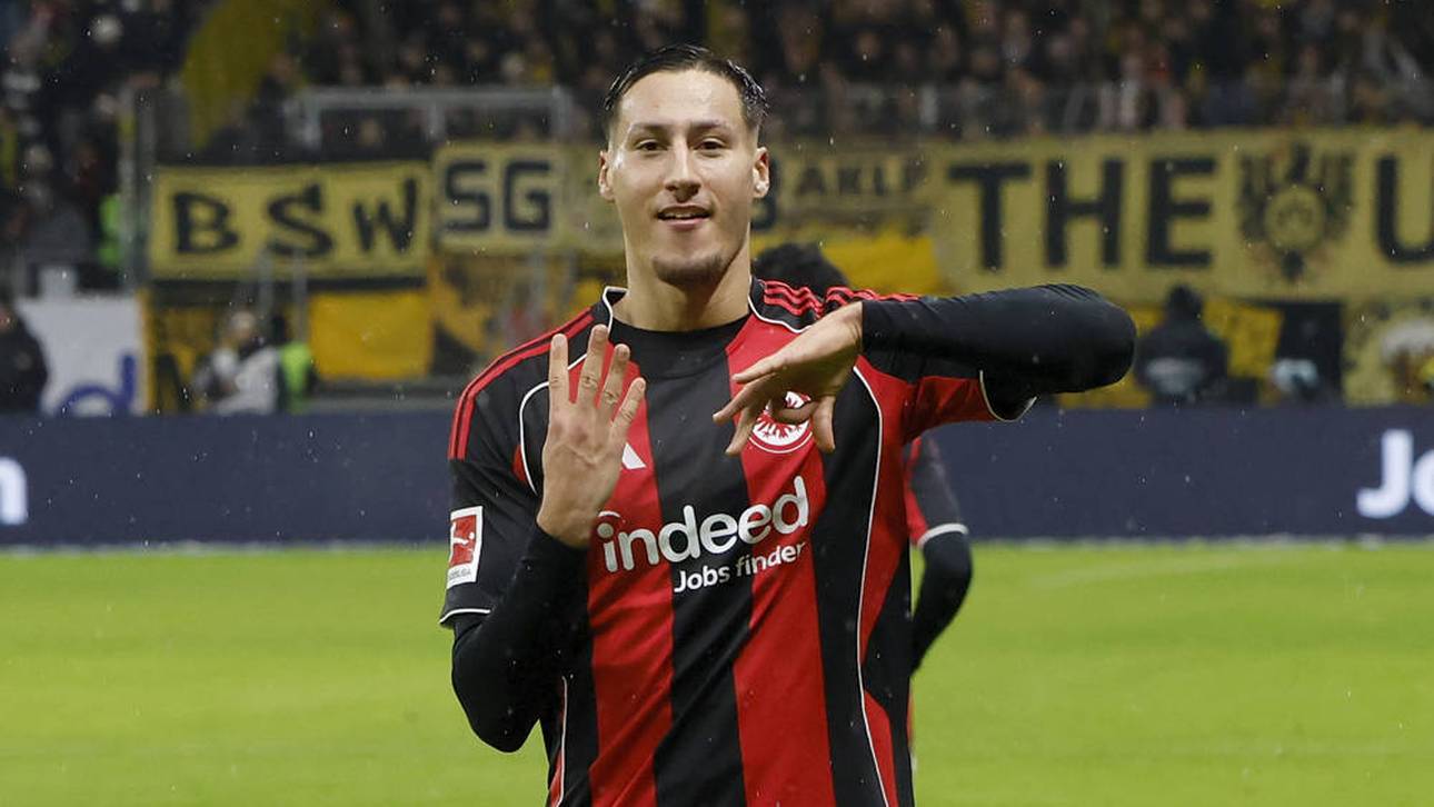 Younes Ebnoutalib bejubelt seinen Treffer zum 2:2