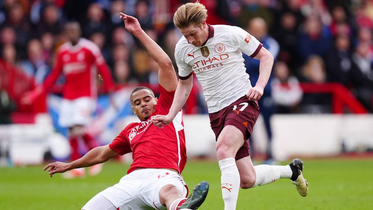 Nottingham Forests Murillo im Duell mit Manchester Citys Kevin De Bruyne