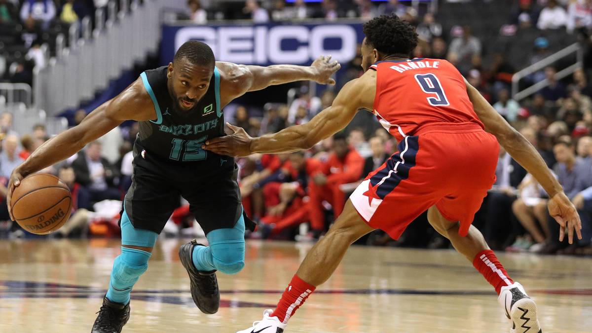KEMBA WALKER: Kemba Walker unterschreibt bei den Boston Celtics. Der 29-Jährige soll die Nachfolge von Kyrie Irving antreten und laut ESPN einen Vierjahresvertrag für 141 Millionen Dollar bekommen