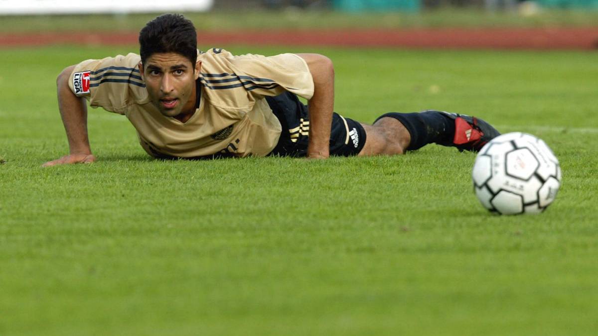 Dort beginnt dann aber schnell der Sturzflug, was angesichts der Sturm-Konkurrenz mit Roy Makaay und Claudio Pizarro nur wenig verwundert. 15 Spiele und ein Tor später - das 7:0 im Pokal gegen Freiburg - geht es weiter nach Hannover