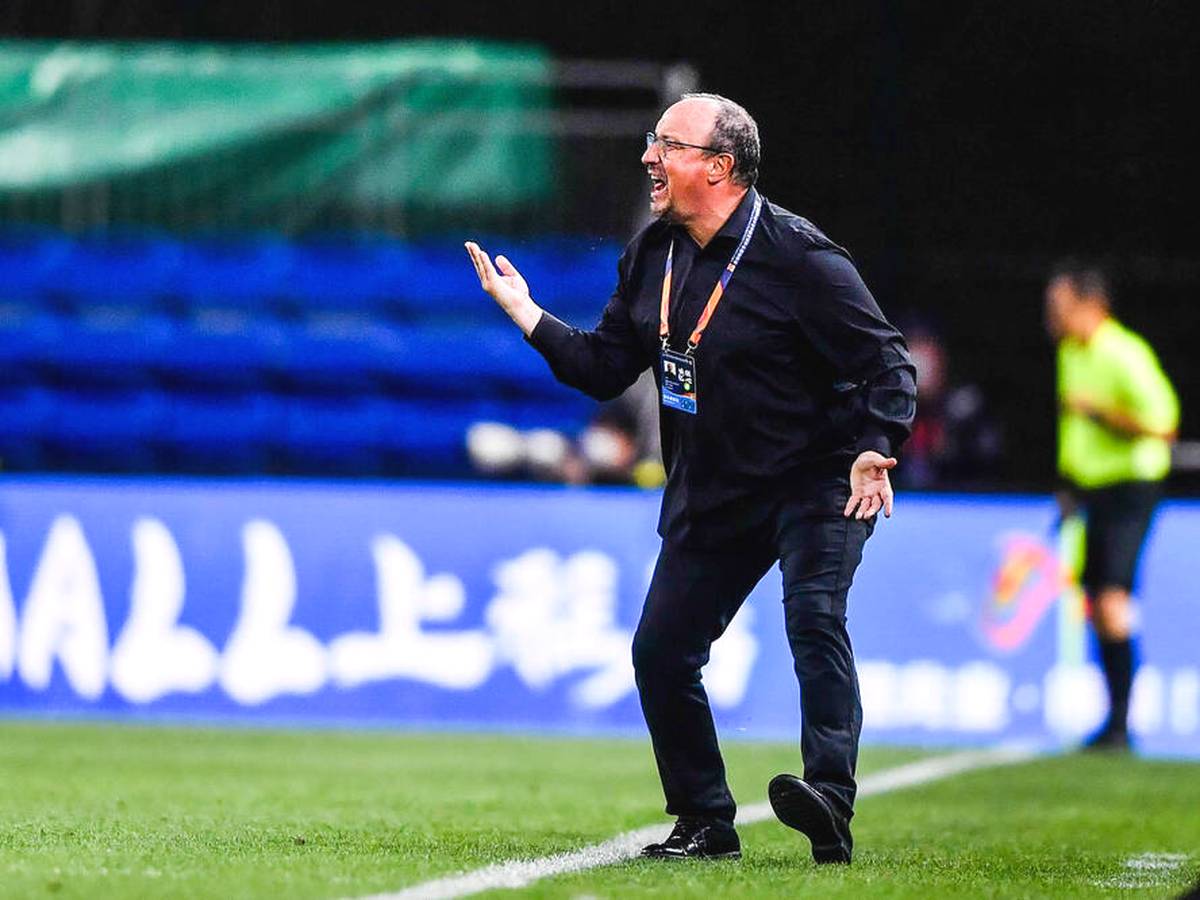 Liverpool Irritiert Everton In Aufruhr Coach Rafael Benitez Polarisiert