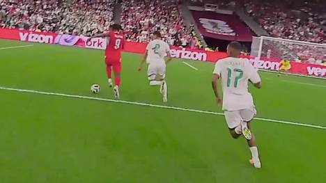 Johan Manzambi sammelt im Sechzehntelfinale gegen Algerien bereits seine fünfte Torbeteiligung für die Schweiz bei der WM 2026. Der Freiburger leitet die Führung der Eidgenossen sehenswert ein - und dürfte seinen Marktwert damit weiter in die Höhe treiben.