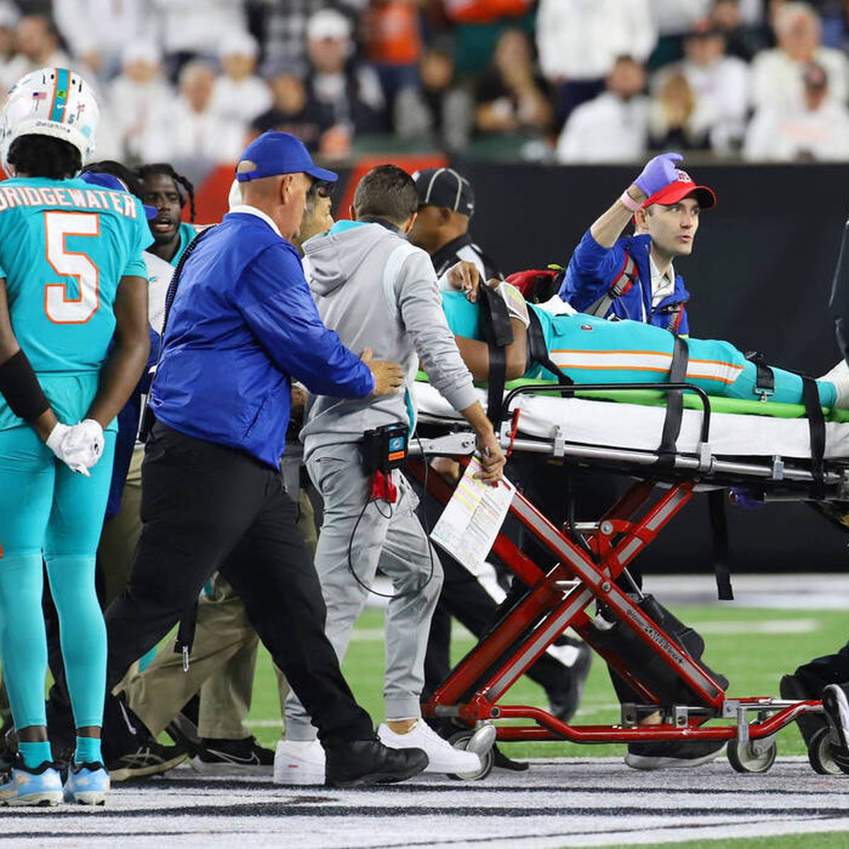 Eine beängstigende Verletzung von Miami-Quarterback Tua Tagovailoa überschattet das Thursday Night Game der NFL. Weil die Vorgeschichte Fragen aufwirft, ermittelt nun die Spielergewerkschaft.