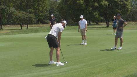 Vor dem Pro-Am-Turnier bei den BMW International Open in München haben sich die beiden Fußballstars Thomas Müller und Gareth Bale zusammen auf einer Proberunde versucht. 