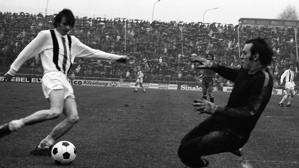 PLATZ 4 - 8 Tore, Mönchengladbach – Kaiserslautern (6:2), 1973: Keine Tore zur Pause, Spektakel danach! Im Torfestival auf dem Bökelberg ballern die Gladbacher am 10. Februar 1973 den Sieg gegen Lautern heraus. Mit 3:0 und 5:1 zieht die Borussia in zwei Zwischensprints davon, Jupp Heynckes setzt in der 83. Minute mit seinem 6:2 den Schlusspunkt