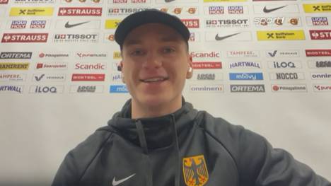 Die Laune beim DEB-Team ist nach dem Erfolg gegen Österreich bestens. Samuel Soramies kommt im SPORT1-Interview in Plauderlaune und lässt die Eistonne wieder aufleben. 