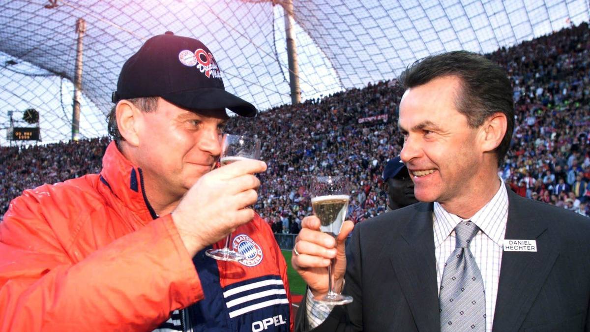 Mit der steigenden Popularität und den Erfolgen wird der FC Bayern zunehmend als Feindbild in der restlichen Fußball-Republik wahrgenommen. Und Hoeneß tut seinerzeit wenig dafür, dass sich daran etwas ändert