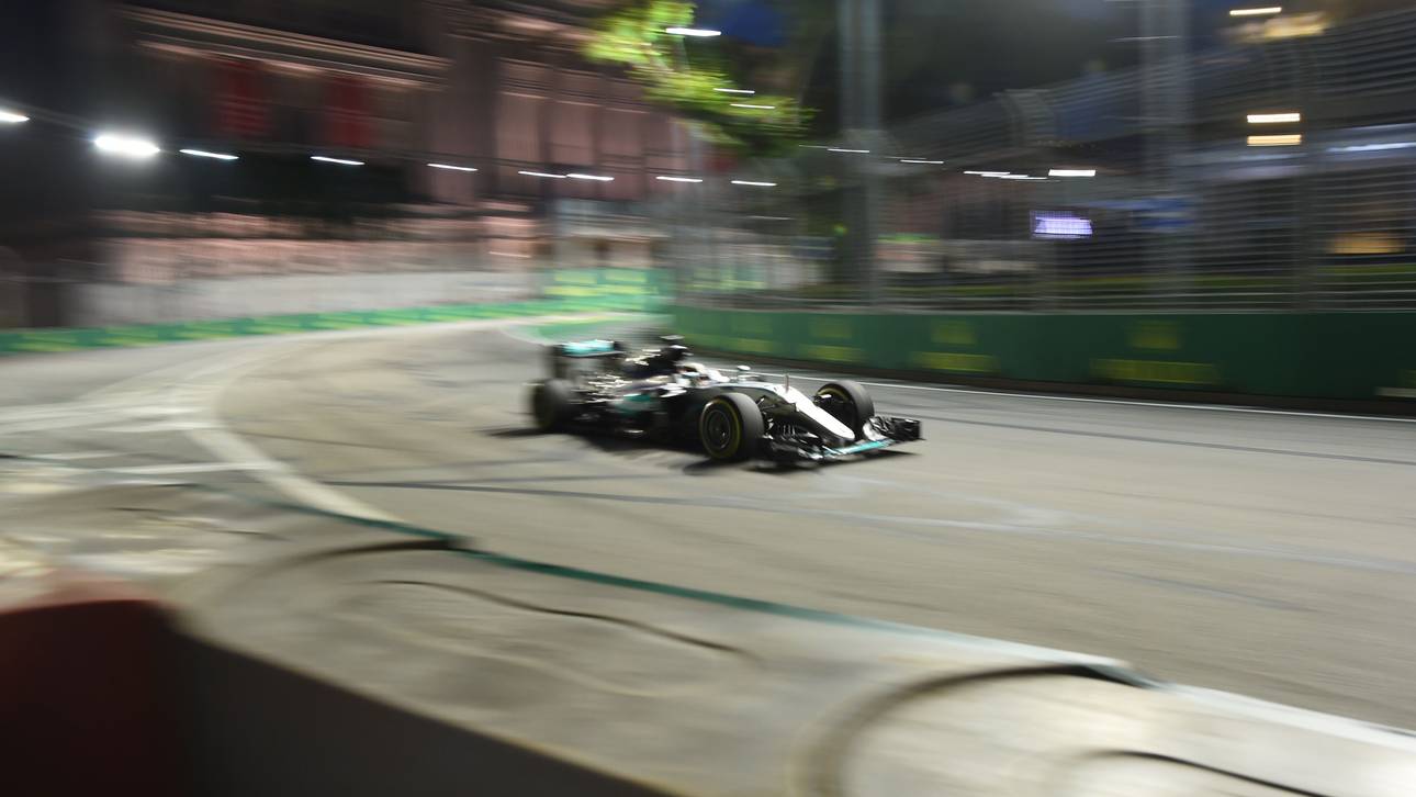Verstappen stark – Rosberg crasht