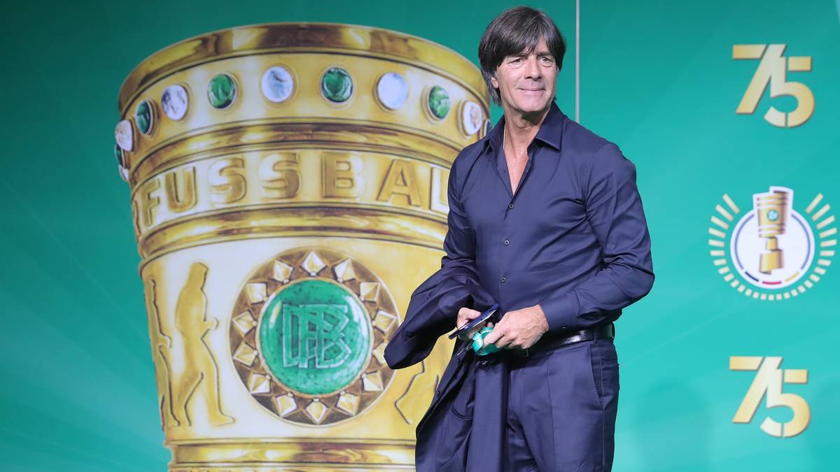 An deutscher Fußball-Prominenz fehlt es in Berlin natürlich nicht. Bundestrainer Joachim Löw ist einer von vielen besonderen Gästen 