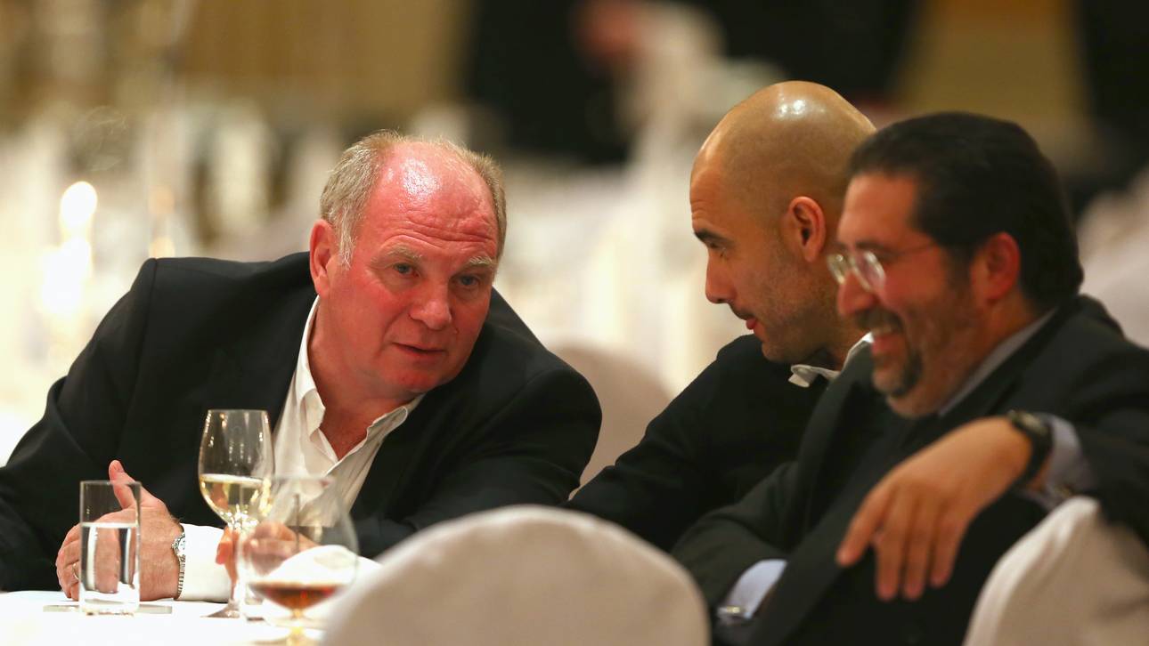 Uli Hoeneß, Pep Guardiola und Giovanni Branchini beim gemeinsamen Essen nach einem Champions-League-Spiel in Moskau