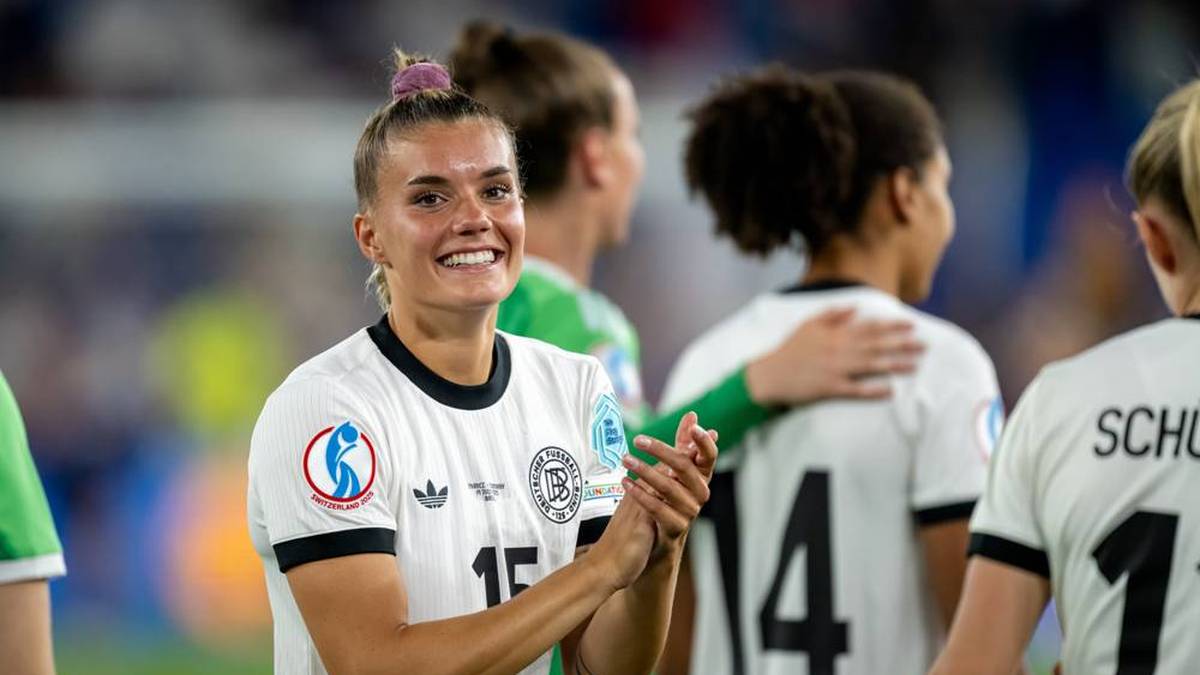 Sie ist in gewisser Weise Spielertrainerin, weil sie in der Hallenfußball-Liga Baller League das Team „Las Ligas Ladies” managte. Doch ihr eigentlicher Arbeitgeber kommt offensichtlich nicht zu kurz. Selina Cerci wurde in der vergangenen Saison Torschützenkönigin der Bundesliga. 