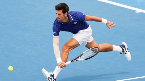 Novak Djokovic trat nach überstandenen Ellenbogenproblemen in Melbourne mit einem Arm-Sleeve an