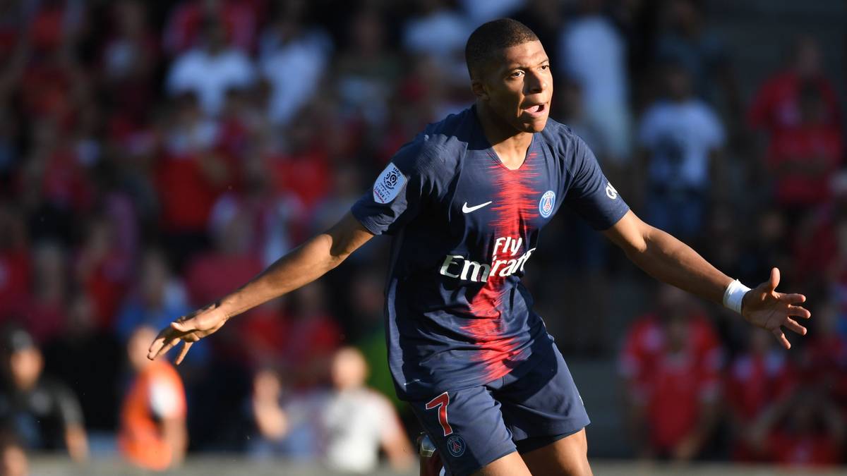 PLATZ 2: Kylian Mbappe (Paris Saint-Germain, 4 Tore) - Der Weltmeister sitzt zwar aktuell eine Rotsperre ab und hat bislang auch nur drei Saisoneinsätze in der Ligue 1 vorzuweisen, selbst das reichte dem Youngster aber für starke vier Tore