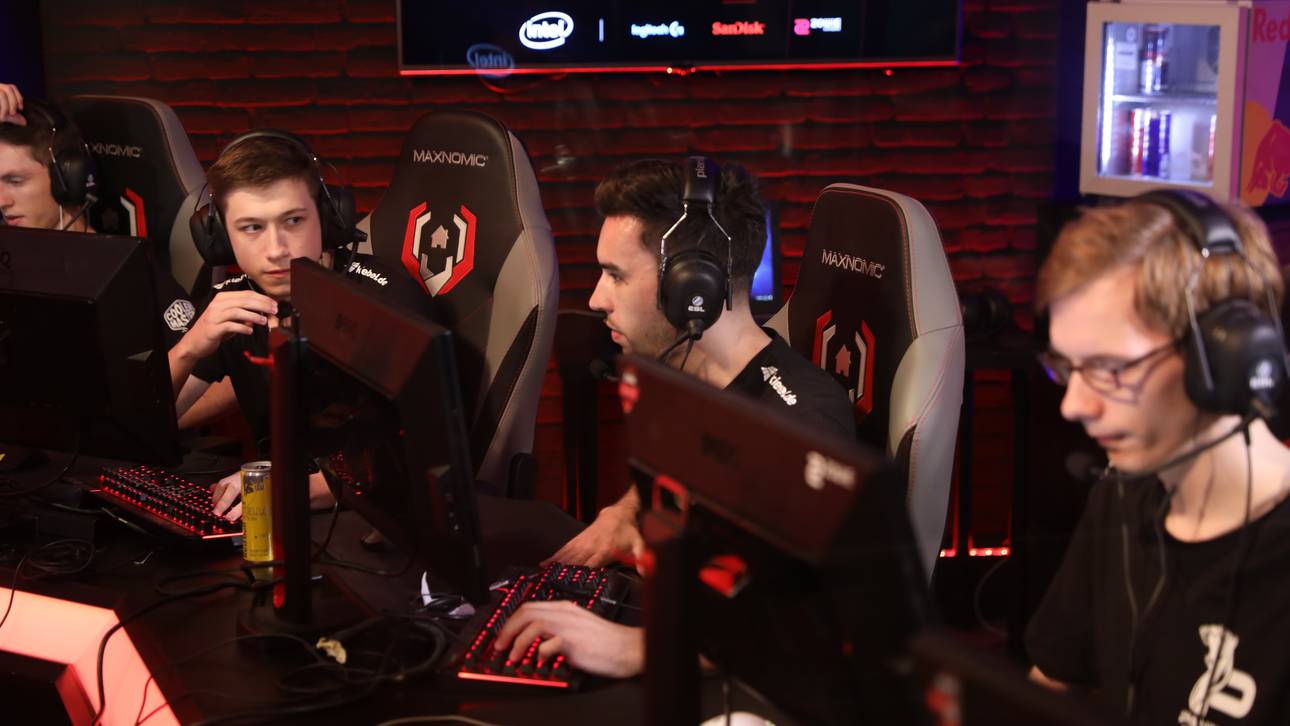 Favoriten siegen zum Auftakt