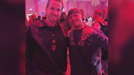 Besonderer Besuch beim Spiel der Bayern gegen Pafos. Rapstar Capital Bra war bei den Münchnern zu Gast und durfte anschließend auch Spieler und Legenden treffen.