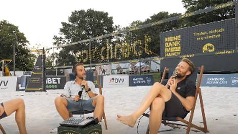 Julius Brink blickt gemeinsam mit Fabi und David in den Rückspiegel und liefert ein Best-Of aus Hamburg: Die Overländer sichern sich in der Overtime die DM-Eintrittskarte und sind overglücklich.