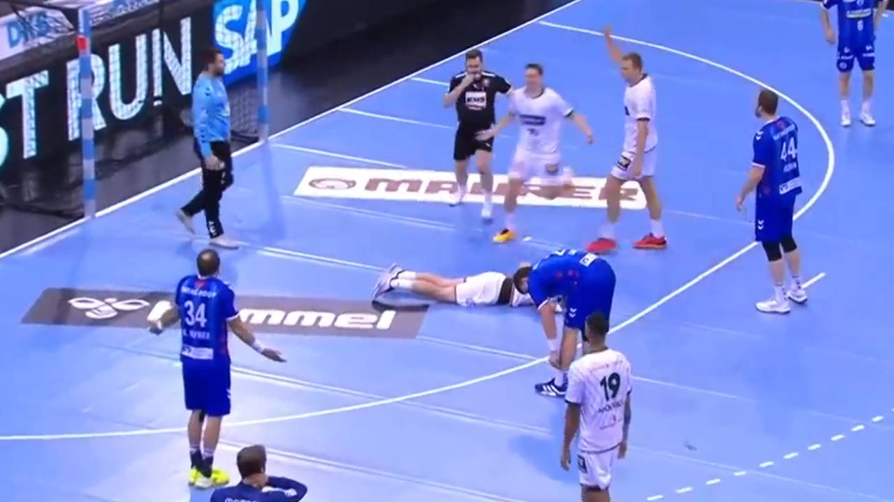 Strittige Entscheidung: Ist dieses Foul wirklich rotwürdig? | HBL-Highlights