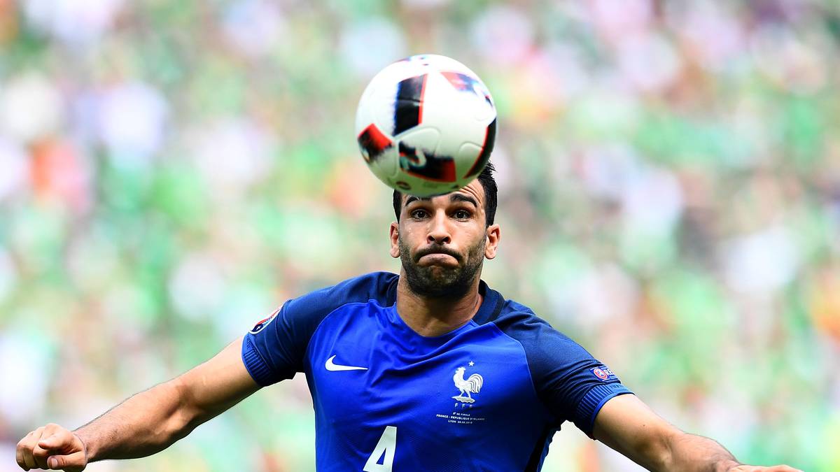 Adil Rami (30, FC Sevilla, 28 Länderspiele, 0 Tore): Geboren auf der Insel Korsika, seine Eltern sind Marokkaner. Rami hat zwei Schwestern und einen Bruder. Die Familie zog später auf das Festland um, seine Mutter saß im Stadtrat von Frejus. Rami wollte immer Profi werden, doch seine Familie sorgte sich um seine Zukunft. Rami nahm deshalb mehrere ungewöhnliche Jobs bei der Stadt an. Etwa als Hausmeister oder bei der Stadtreinigung