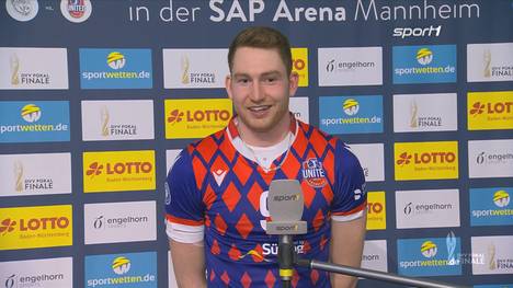 Tim Grozer ist der stolze Matchball-Winner der United Volley. Mit dem Pokalsieg tritt er in die Fußstapfen seines Vaters. 