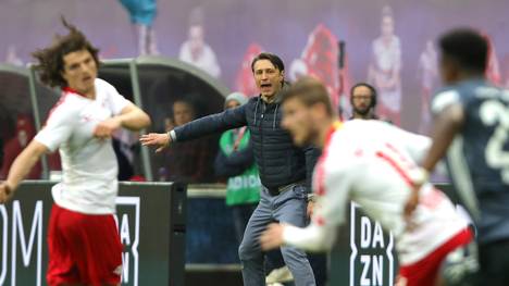 Niko Kovac (hinten) kann mit dem FC Bayern das Double perfekt machen