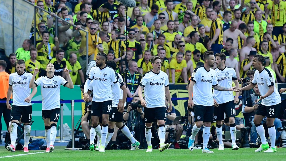 Doch die Adler lassen sich nicht unterkriegen, berappeln sich schnell und erzielen in der 29. Minute den Ausgleich