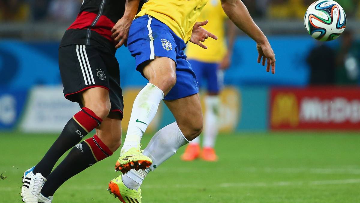 MITTELSTÜRMER - Fred (2014): Der Ritter von der traurigen Gestalt. Fred wird bei seiner Heim-WM der Buhmann schlechthin für alles, was nicht läuft. Der 30-Jährige wird zur Karikatur seiner selbst, doch Scolari hält nibelungenhaft zu ihm. Wird beim 1:7 in der 69. Minute erlöst und durch Willian ersetzt. Ist danach mit dem Thema Nationalteam durch (39 Spiele, 16 Tore). Spielt heute für Cruzeiro