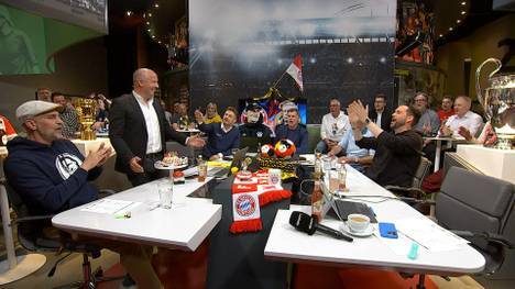 SPORT1 Kult-Moderator Hartwig Thöne feiert am Champions-League-Dienstag Geburtstag. Die Fantalk-Runde lässt ihn zu seinem Ehrentag hochleben.