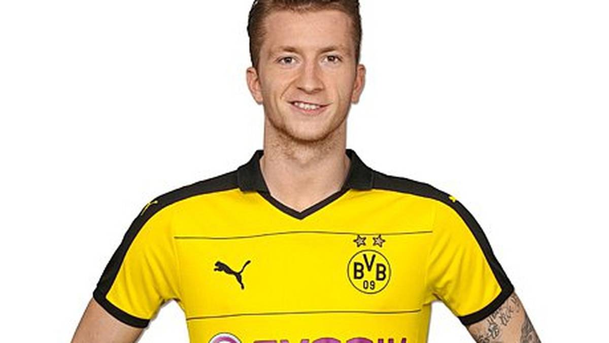 Auch Borussia Dortmund lüftet das Geheimnis um den Look für die kommende Saison. Der BVB inszeniert die Vorstellung des neuen Heim-Trikots beim Mitternachtsverkauf. Marco Reus posiert lässig beim Fotoshooting, der Dress hat sich gegenüber der Vorsaison etwas verändert