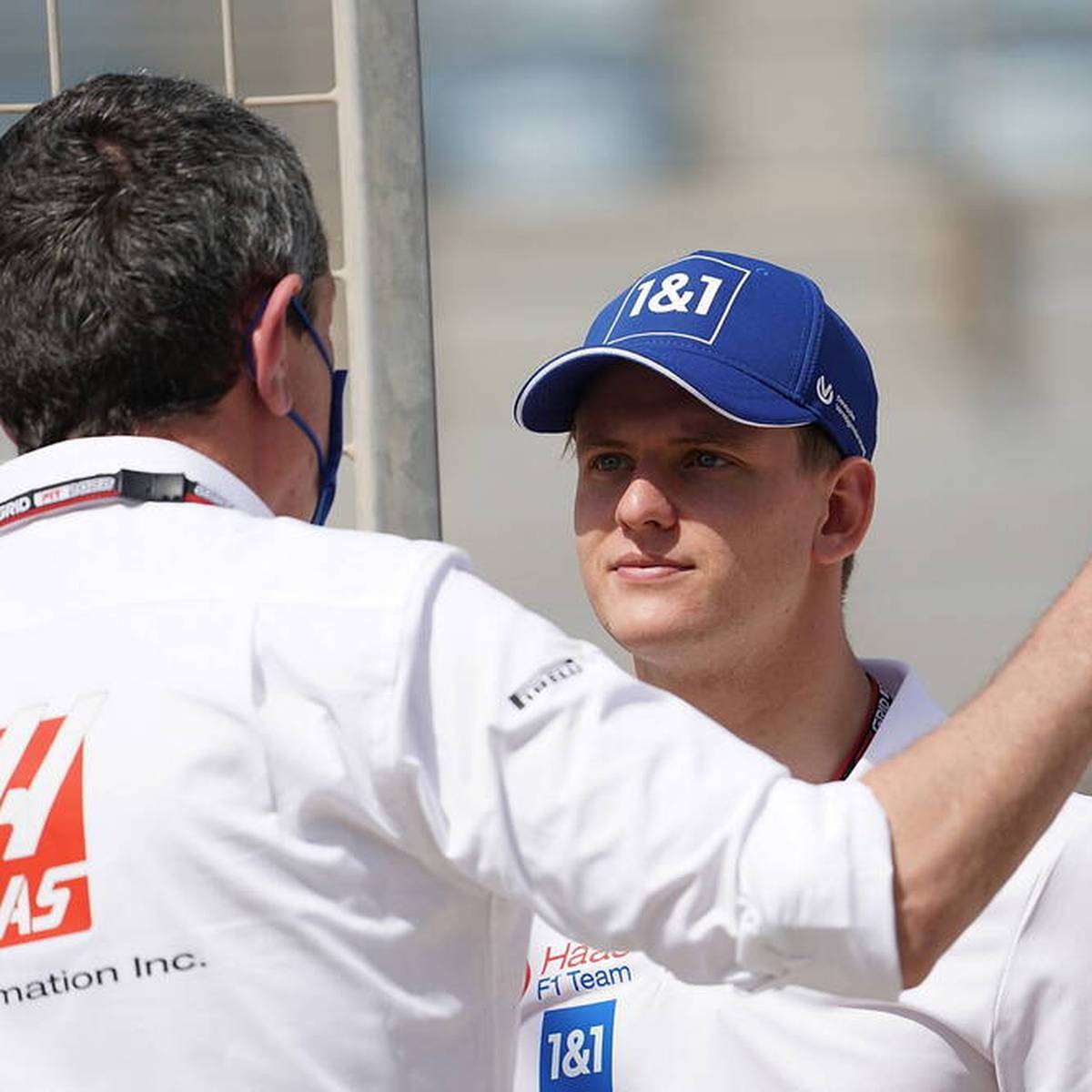 Der Vertrag von Mick Schumacher bei Haas läuft zum Saisonende aus. Nun spricht sein Teamchef Günther Steiner über die Zukunft des deutschen Fahrer.