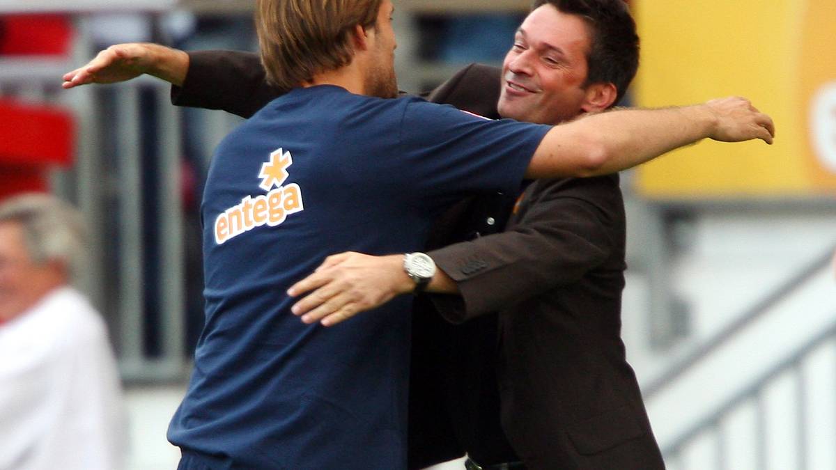 Nach dem Aufstieg der Mainzer Profis unter Jörn Andersen trennen sich die Mainzer völlig überraschend kurz vor dem Saisonstart in der Bundesliga vom Norweger. Tuchel wird zu den Profis beordert. Es ist der Beginn einer Erfolgsgeschichte. Sein Debüt im Heimspiel gegen Leverkusen mit Jupp Heynckes endet mit 2:2, zwei Wochen später schlagen Tuchels Mainzer den großen FC Bayern mit 2:1. Der FSV beendet die Saison mit 47 Punkten auf Platz 9 und Tuchel macht das Wort "Matchplan" salonfähig.