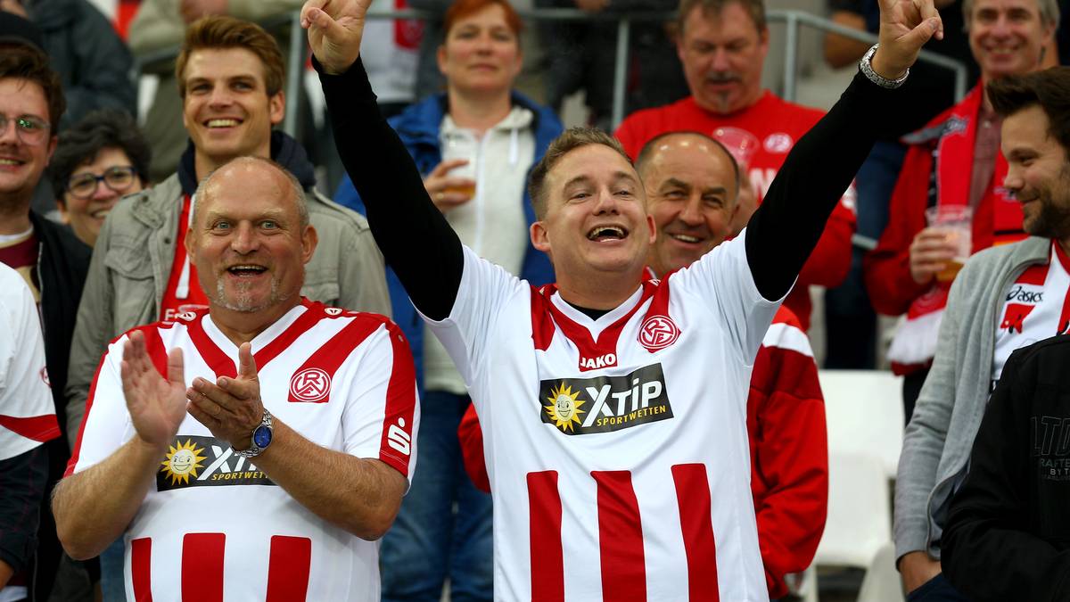 ROT-WEISS ESSEN: Die großen Erfolge des Vereins liegen schon ein paar Jahre zurück und dürften nur den wenigstens Fans noch in Erinnerung sein. 1955 wurde man zum ersten und einzigen Mal Deutscher Meister, zwei Jahre zuvor wurde der DFB-Pokal gewonnen