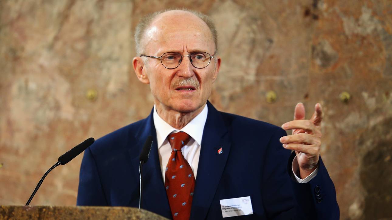 Lemke fordert Klarheit von Niersbach