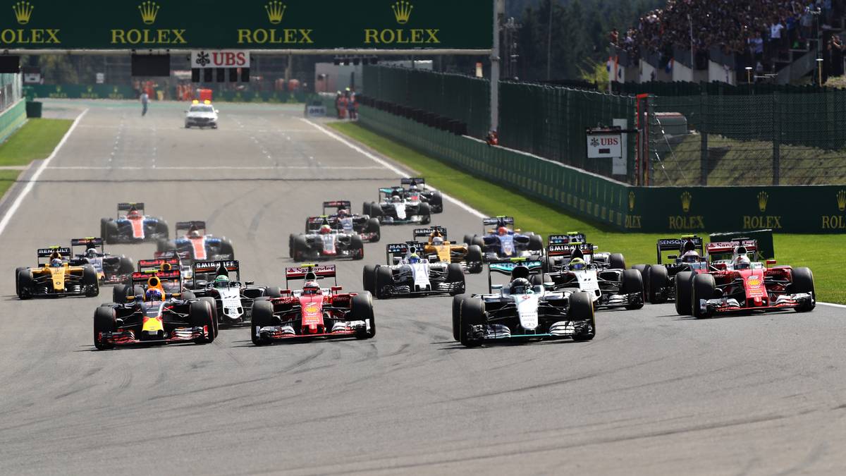 SPA/BELGIEN, 27. August: 1950 feiert die Strecke in Belgien ihr Debüt. Nach zwischenzeitlicher Pause kehrt der Kurs mit der berühmt-berüchtigten Kurve Eau Rouge zur Freude vieler Rennenfahrer 2007 wieder in den Rennkalender zurück