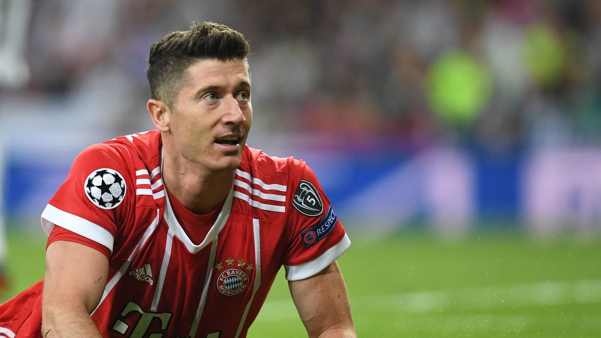 STURM: Robert Lewandowski (29/Vertrag bis 2021): Trotz langfristigen Vertrags und Mega-Gehalt (über 15 Millionen) flirtet der Pole jedes Jahr aufs Neue mit anderen Vereinen, am liebsten mit Real Madrid. Um seinen Traum zu verwirklichen, wechselte er unlängst den Berater. Ein Verkauf ist trotz Bleibe-Bekundungen der Bosse im Sommer nicht ausgeschlossen. SPORT1-Urteil: Auf Spitzenniveau (auch wenn er es in wichtigen Spielen mal wieder nachweisen müsste)