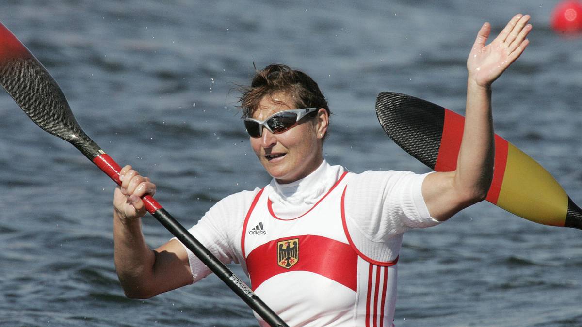 PLATZ 6 - BIRGIT FISCHER: Die Kanutin ist die erfolgreichste Olympionikin der deutschen Geschichte. Acht Gold- und vier Silbermedaillen gehören zwischen 1980 und 2004 zu ihrer Ausbeute - dabei musste sie sogar noch die Spiele 1984 in Los Angeles wegen des Boykotts der Ostblock-Länder auslassen