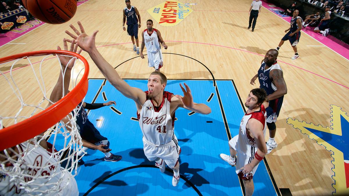 Dirk Nowitzki ist 2007 der erste Europäer, der in die Startformation rutscht. Der Würzburger ersetzt den verletzten Yao Ming