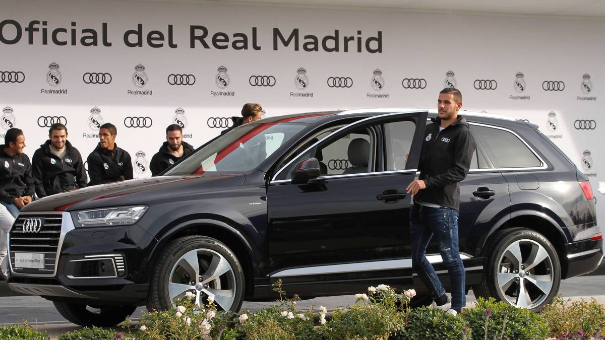 Theo Hernandez - Audi Q7 e-tron sport 3.0 TDI, Tintenblau, 258 PS, Beschleunigung 0-100 km/h in 6,2 s