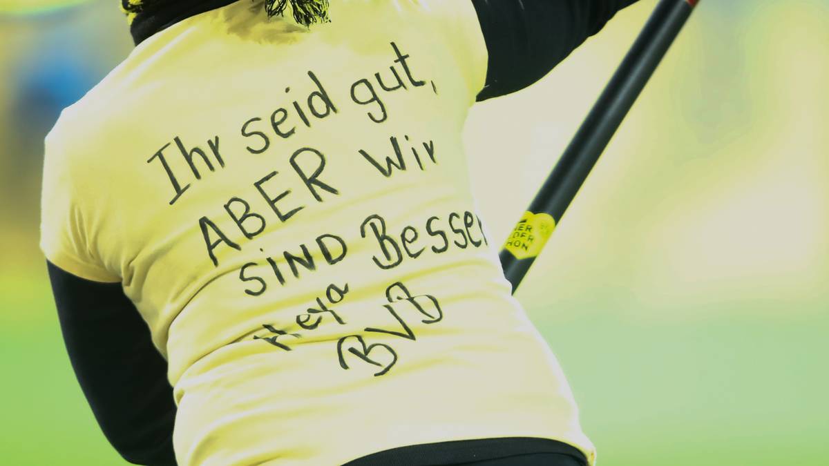 Jegliche Zurückhaltung wie die BVB-Profis legen danach im Netz auch Dortmunds Fans ab - und garnieren die kuriose Kabinenaufnahme mit ihren eigenen Gedanken und Ideen dazu. SPORT1 zeigt die besten Kreationen 